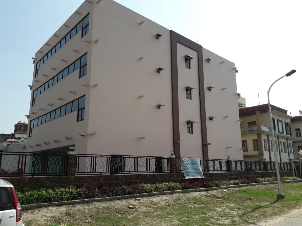 Yog Bhawan Aparthotel Greater Noida Exterior foto